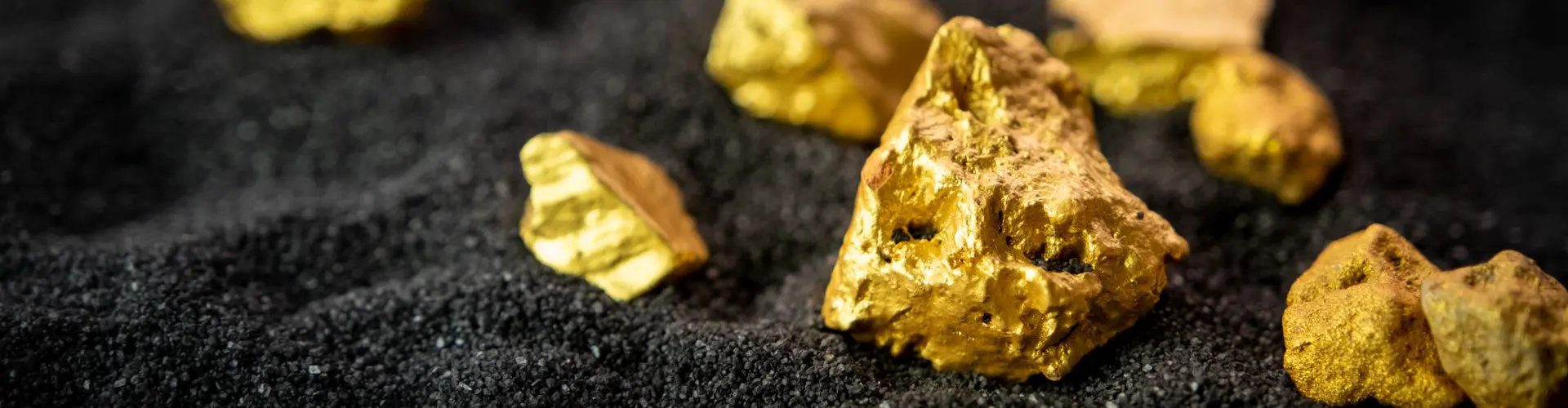 Gold recovery using activated carbon in mining operations